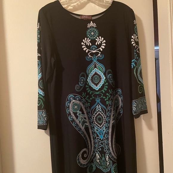 😊 3/$40 Beautiful tunic dress by Jessica - Picture 1 of 3